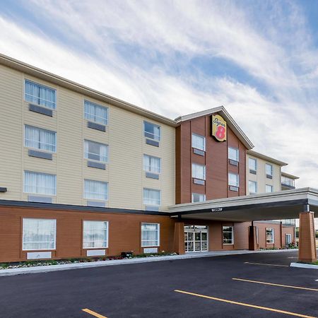 Super 8 By Wyndham Mont Laurier Hotel Exterior foto