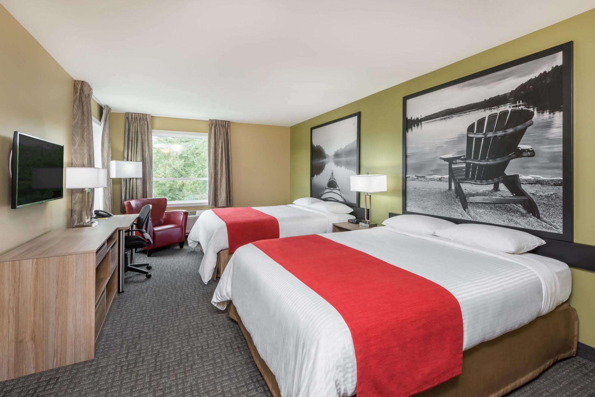 Super 8 By Wyndham Mont Laurier Hotel Exterior foto